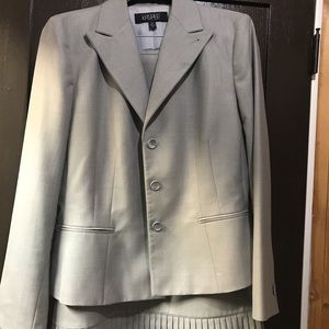Kasper 2 piece suit size 12 excellent Condition